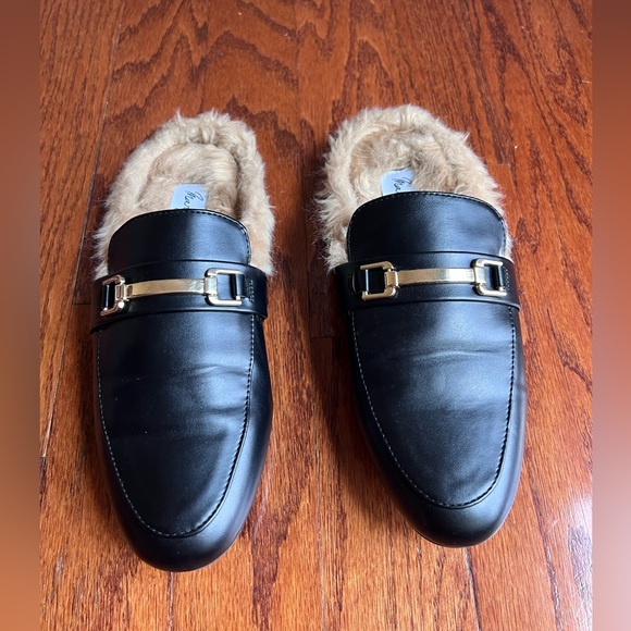 Shoes - Black Leather Loafers with Fur Lining